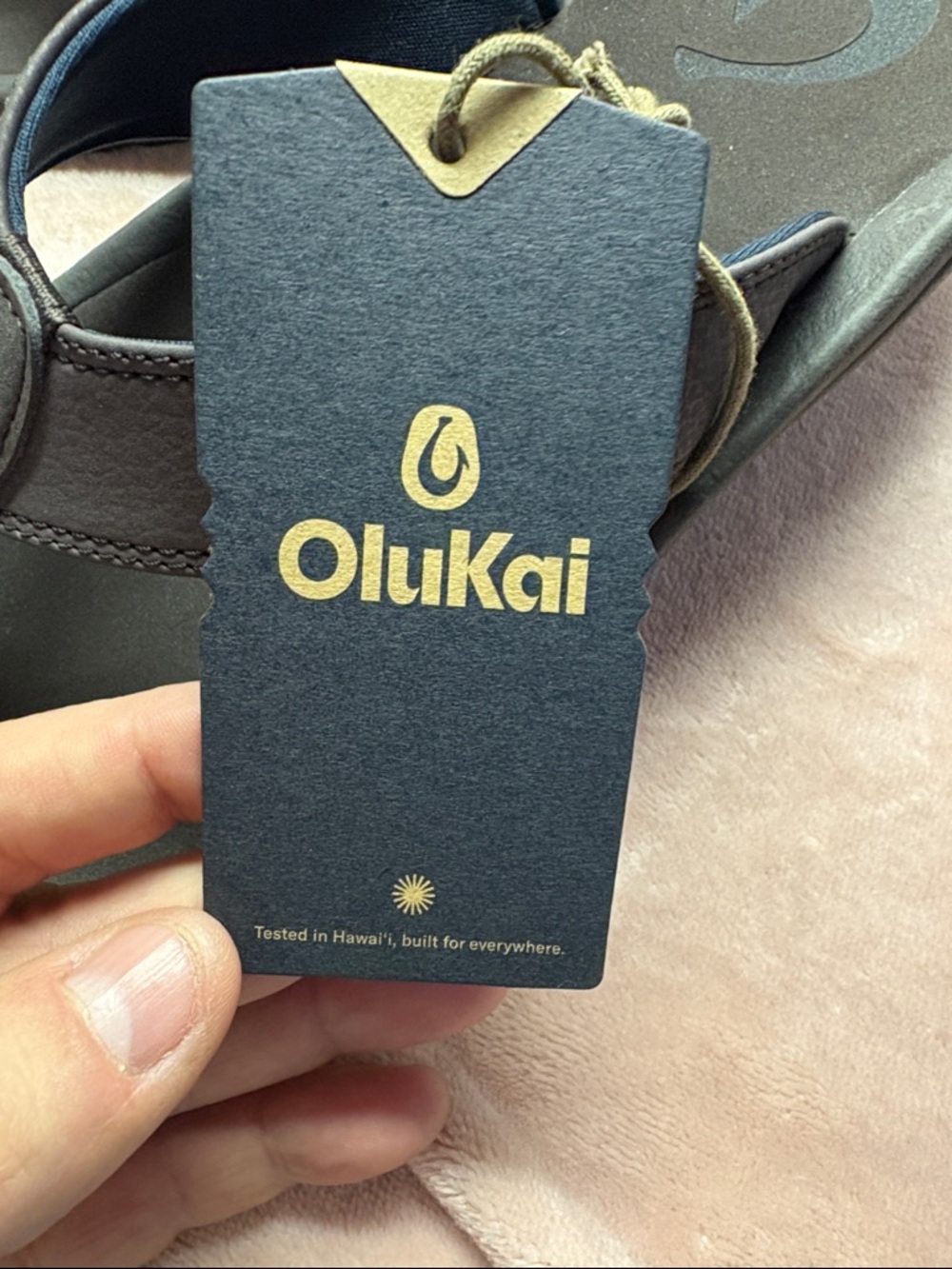 NWT OluKai Men's Brown Leather-Style Thong Sandals with Navy Accents - Picture 2 of 5